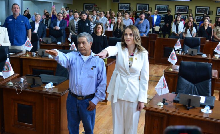  Aprueban licencia a Roberto Carreón y Rocío Sarmiento; toman protesta sus suplentes