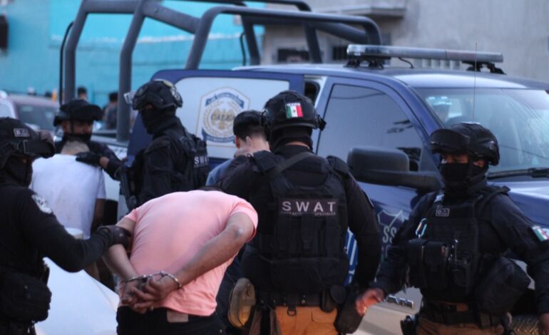  Rescatan elementos SWAT de la SSPE a 104 migrantes retenidos en Ciudad Juárez