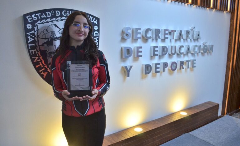  Premia SEyD a Kamila Ortega, primera mexicana en ganar el “Dean’s List Award Winner”