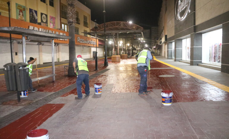  Realizan intervención con pintura en guarniciones de calles del Centro Histórico