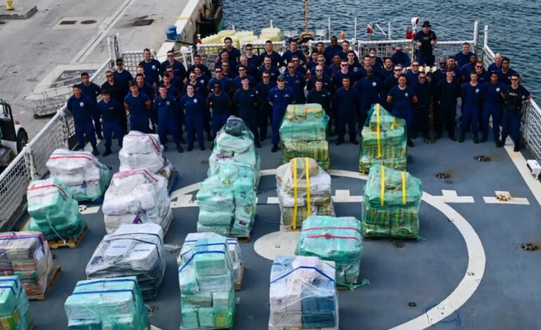  Guardia Costera de EE.UU. asegura 7 mil 700 kilos de narcóticos en Florida