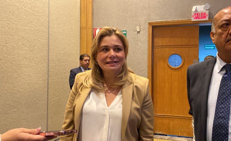  Propuestas y honestidad, pide Maru Campos en debate por alcaldía de Chihuahua