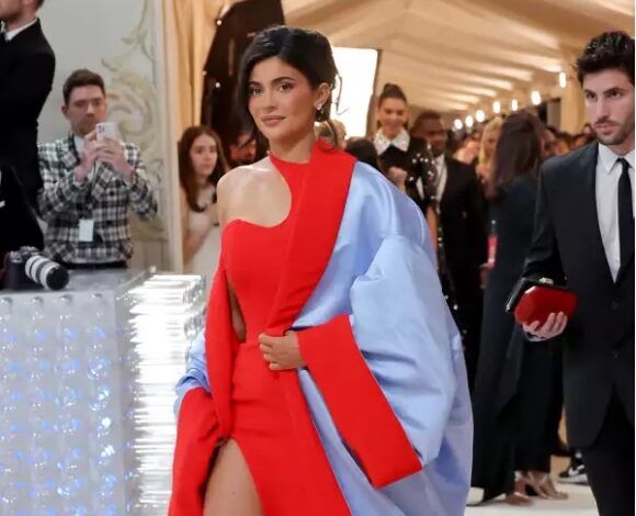  Modelo afirma que lo despidieron de la Met Gala después de opacar a Kylie Jenner