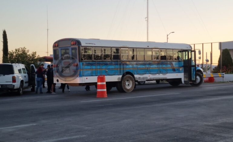  Joven pierde la vida al caer de un camión maquilero en la carretera a Juárez