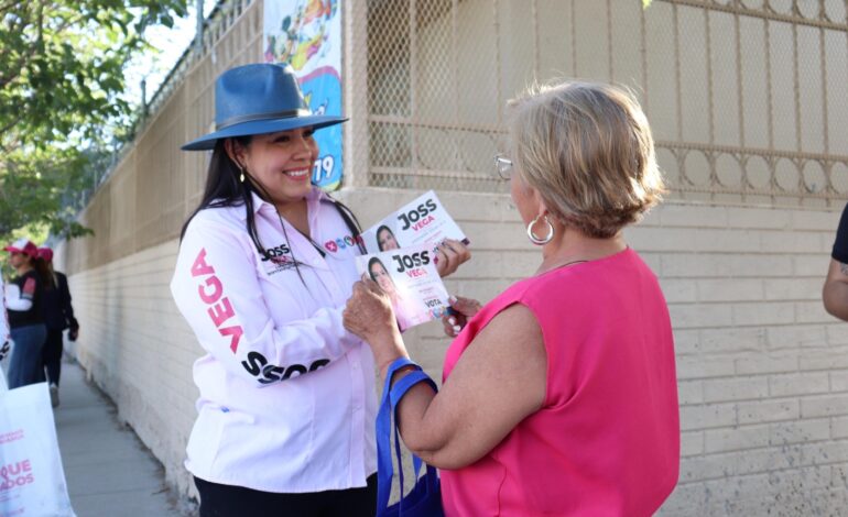  Recorre Joss Vega la colonia Villa; saluda a vecinos que la recuerdan como regidora