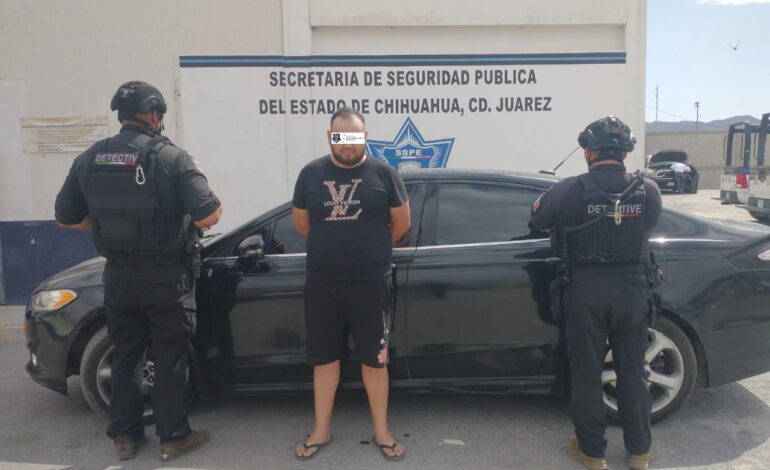  Detienen detectives de la SSPE a conductor por el presunto delito de desobediencia y resistencia en Juárez
