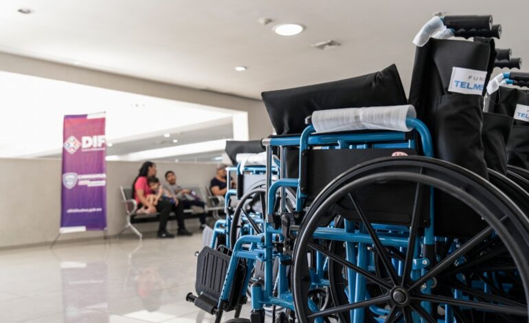  Reciben 80 personas con discapacidad sillas de ruedas del DIF Estatal y la Fundación Telmex Telcel