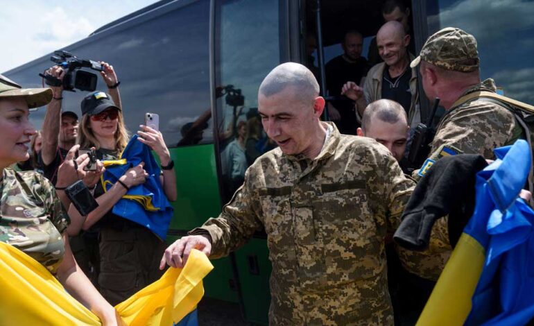  Rusia y Ucrania intercambian prisioneros de guerra por primera vez