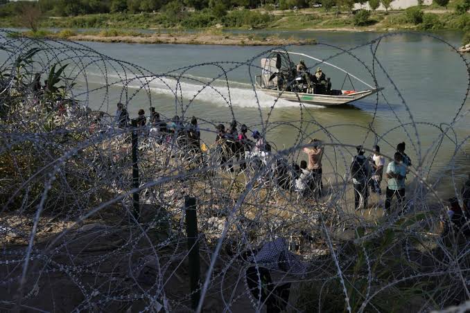  Biden endurece medidas migratorias; restringirá solicitudes de asilo