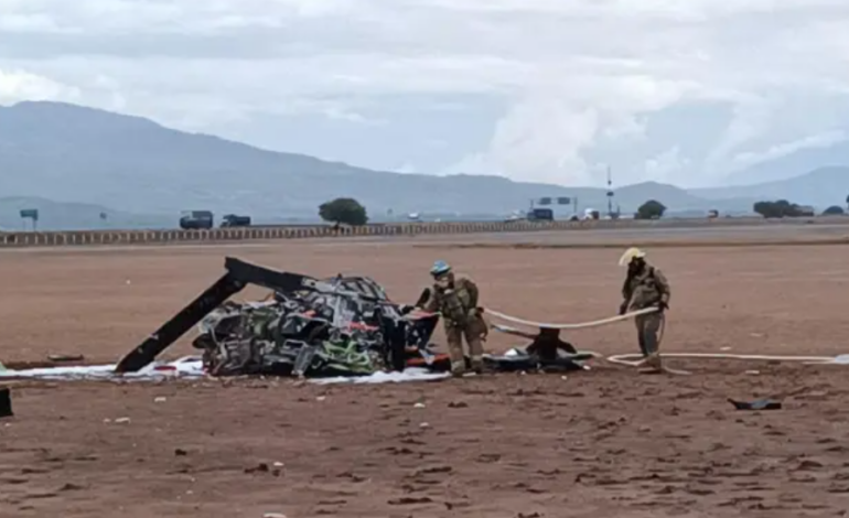  Se desploma helicóptero a un costado de la autopista Guadalajara-Colima; hay cuatro heridos 