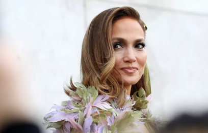  Jennifer Lopez es sorprendida por sus fans en su cumpleaños