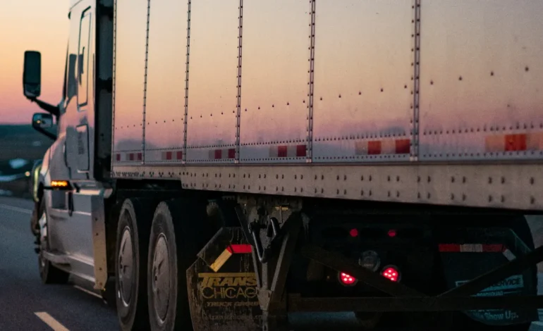  Camionero de EE.UU. rescata a bebé abandonado en carretera de Luisiana