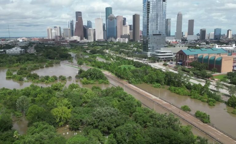  Reportan siete muertos tras paso de Beryl por área de Houston