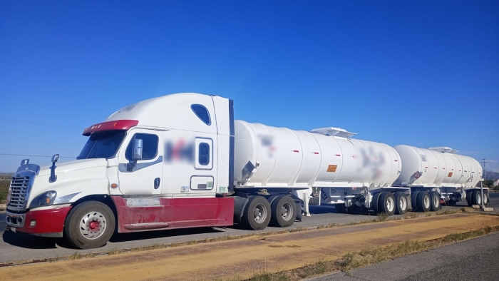  Guardia Nacional recupera tractocamión con 70 mil litros de hidrocarburo en carretera Villa Ahumada-Juárez