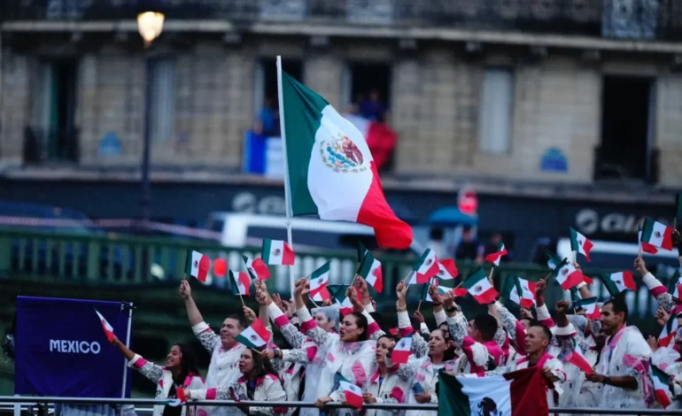 México desfila en la inauguración de los Juegos Olímpicos de París 2024
