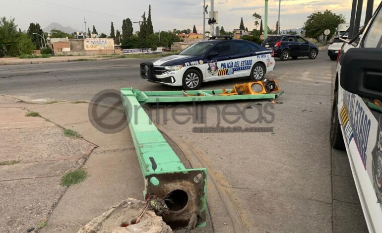  Fuertes ráfagas de viento derriban semáforo en la CH-P