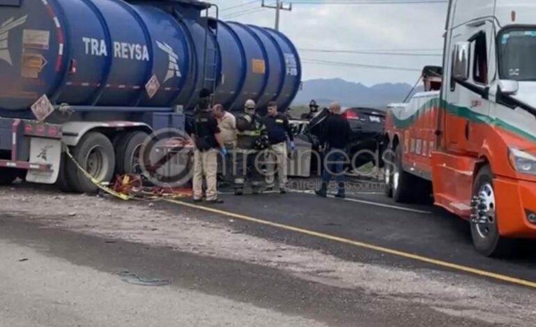  Choque contra tráiler en carretera a Delicias deja tres fallecidos