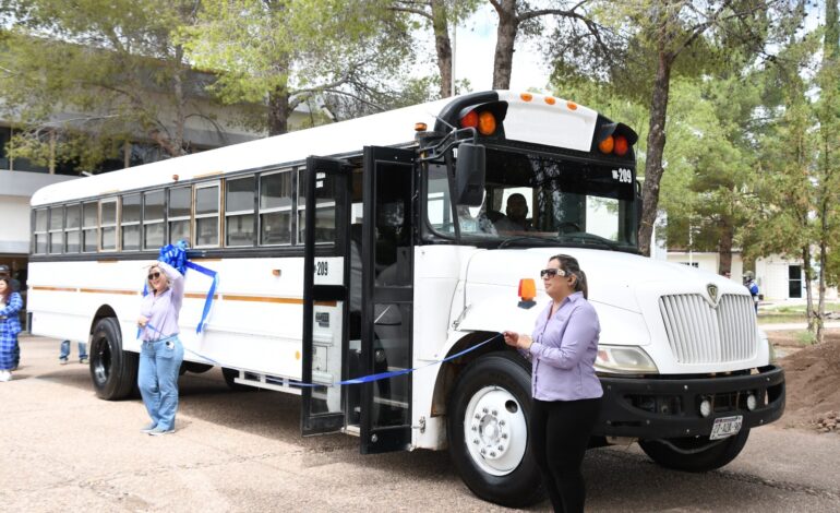  Entrega Estado camión escolar al CREI de Pueblito de Allende