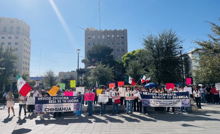  Protestan trabajadores del PJF en el Congreso del Estado por arribo de minuta de reforma al Poder Judicial