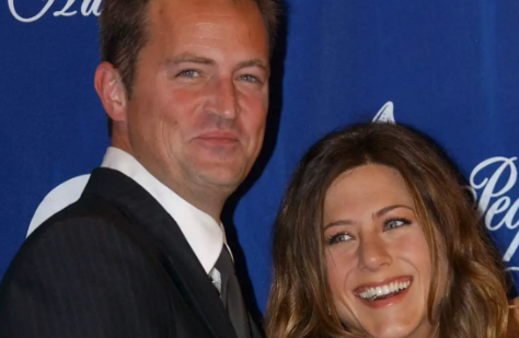  Jennifer Aniston rinde un homenaje a Matthew Perry a un año de su muerte