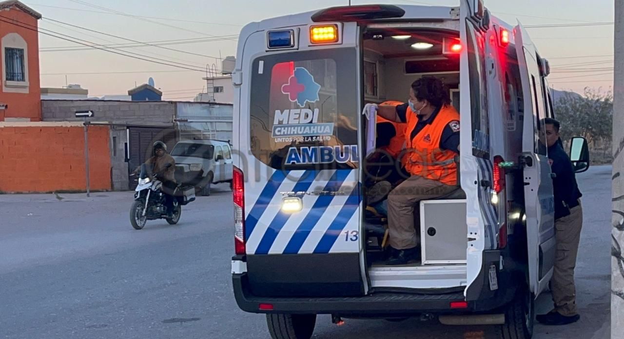 Motociclista sufre accidente en la colonia Praderas del Sur