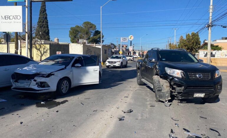  Omite alto y provoca choque sobre avenida Mirador