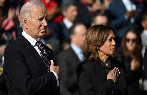  Biden y Harris se muestran juntos por primera vez tras la derrota