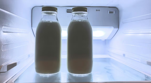  La importante razón por la que nunca debes guardar la leche en la puerta del refrigerador