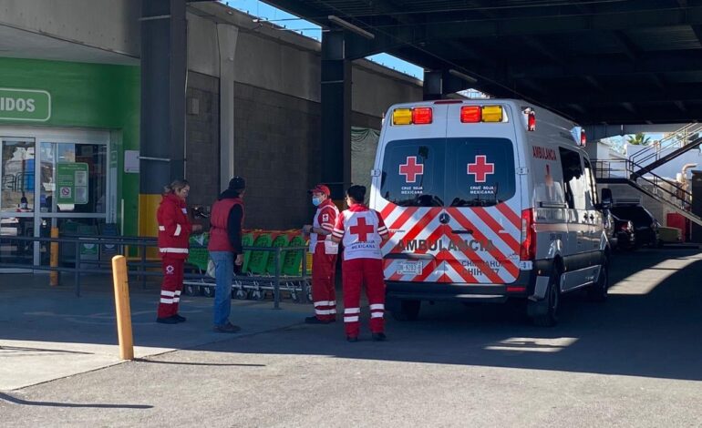  Discuten guardias de Bodega Aurrerá y uno colapsa