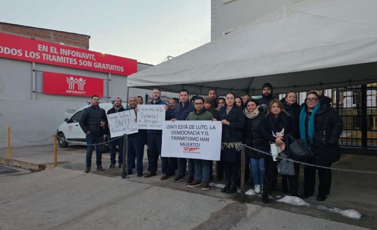  Protestan trabajadores del Infonavit contra la reforma al Instituto y omisiones al cumplimiento del Contrato Colectivo