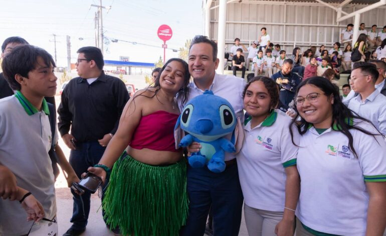  Asiste alcalde Bonilla a festejo por el Día del Estudiante en el CECyTECH