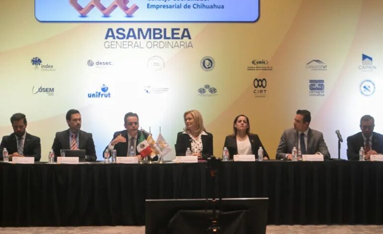  Acompaña Maru Campos a nueva Mesa Directiva del Consejo Coordinador Empresarial de Chihuahua en su toma de protesta