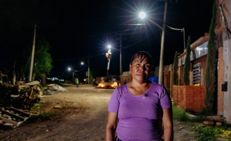 Ilumina Municipio colonia Ladrilleros Norte con alumbrado LED