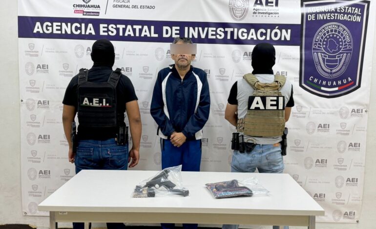  Arresta AEI a hombre que escondía pistola en mochila en la colonia Granjas de Chapultepec