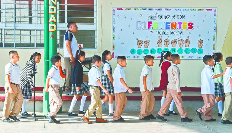  Proyectan deserción de casi 1 millón de alumnos en el país