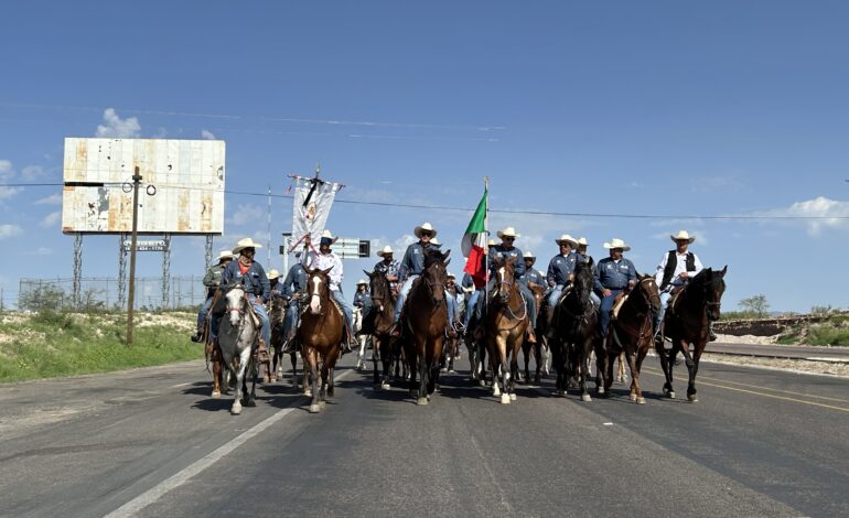  Recibe Marco Bonilla a jinetes de Cabalgata Villista procedentes de Ciudad Juárez