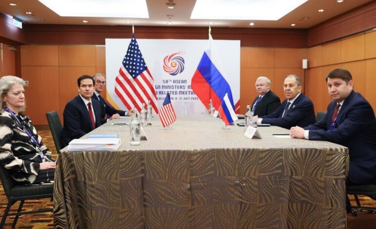  Ministro de Asuntos Exteriores de Rusia se reúne con Marco Rubio en Malasia