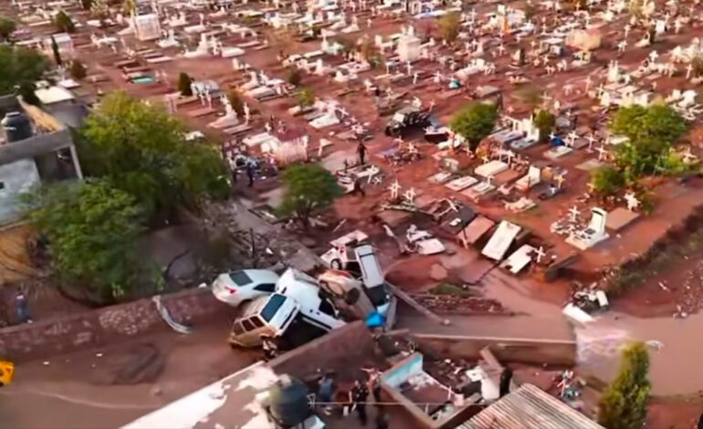  Fue mínima la afectación en el Panteón Municipal de la colonia El Porvenir tras socavón: De Lamadrid