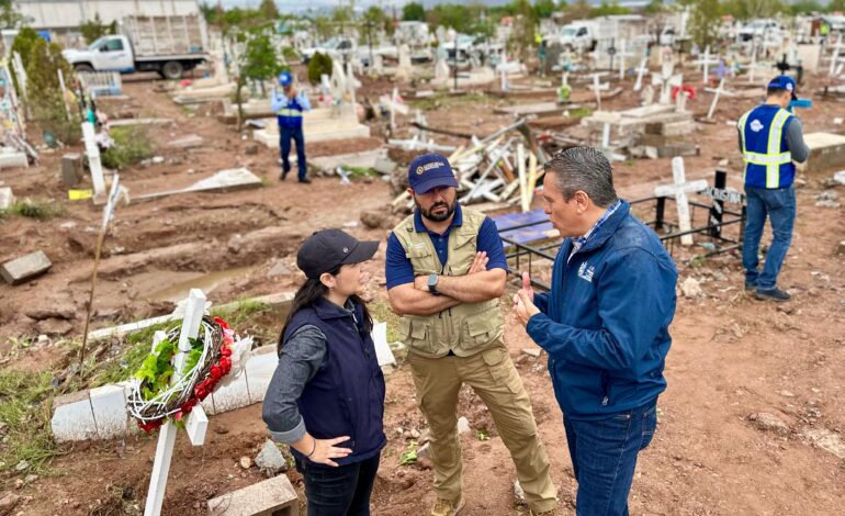 Nancy Frías recorre colonias afectadas por las lluvias junto a autoridades municipales y estatales