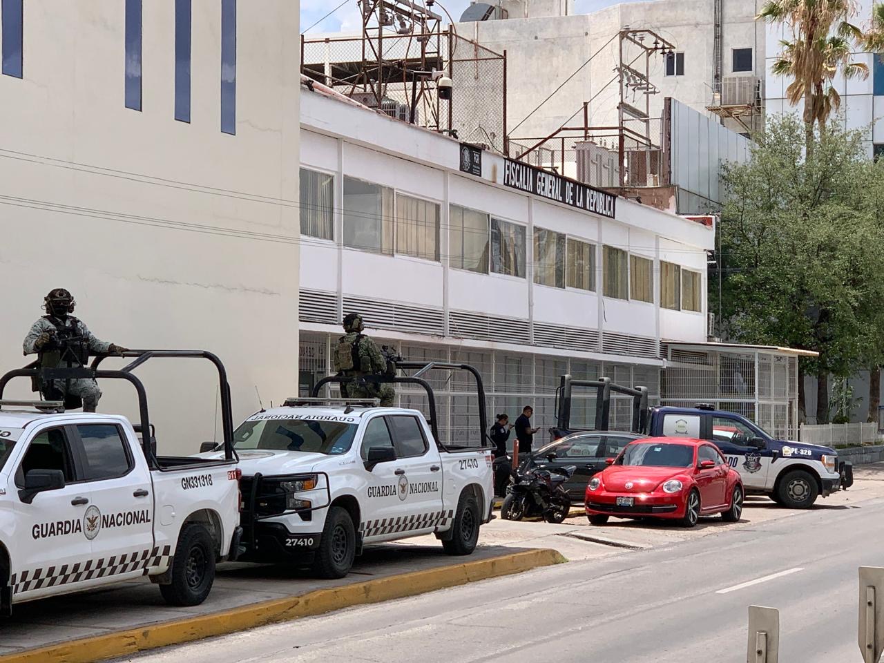 Blinda Guardia Nacional instalaciones de la FGR tras captura del “Señor de la V”