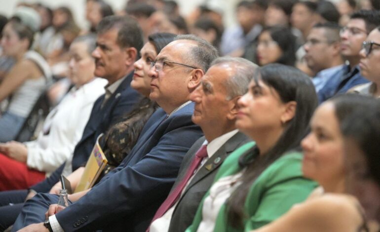  Imparten en la UACH la conferencia «Cuando el líder se conoce, el rumbo cambia»
