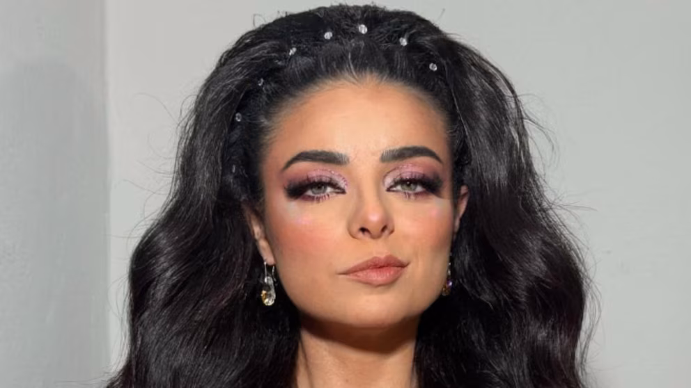 Despiden a Violeta Isfel de ’2000s X Siempre’ tras escándalo por vender fotos a sus fans: “No fue mi decisión”
