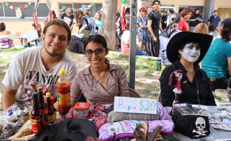  Celebrando en la Facultad de Artes de la UACH «La Noche Mexicana de Día»