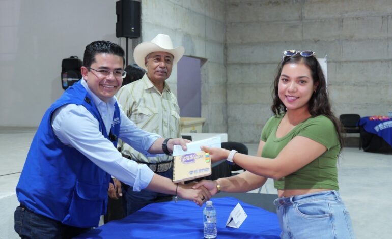  Arturo Zubía acompaña entrega de 557 mil pesos en apoyos para proyectos productivos en Camargo