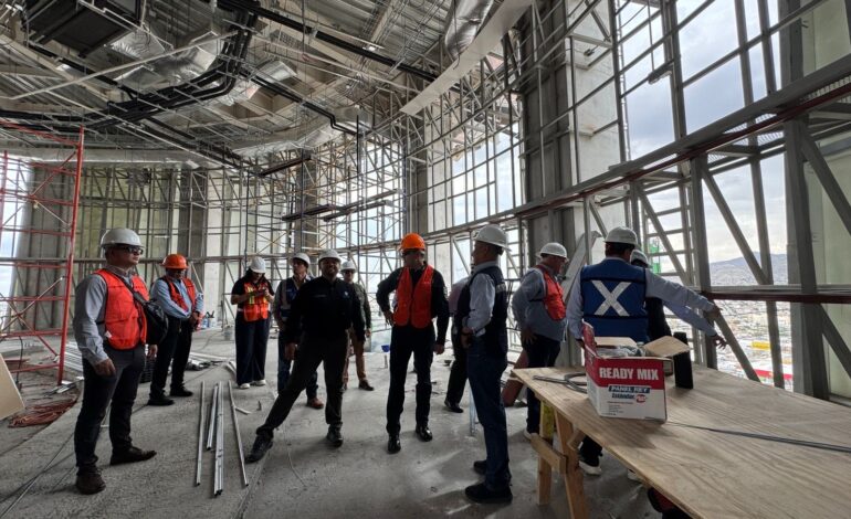  Supervisan avances en Torre Centinela