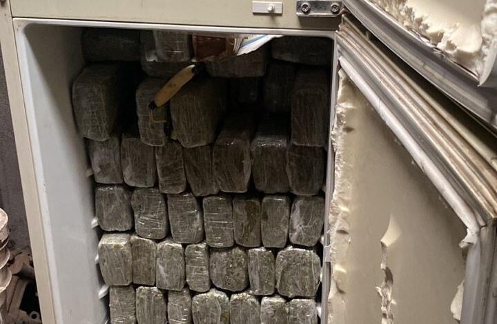  Aseguran dos refrigeradores con 300 kilos de marihuana en un domicilio de Chihuahua