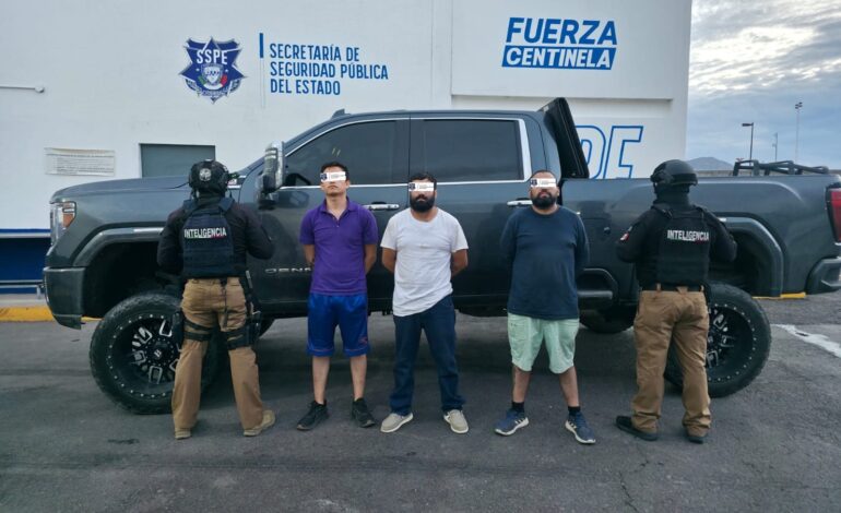  Asegura SSPE a 3 sujetos con vehículo robado en Ciudad Juárez