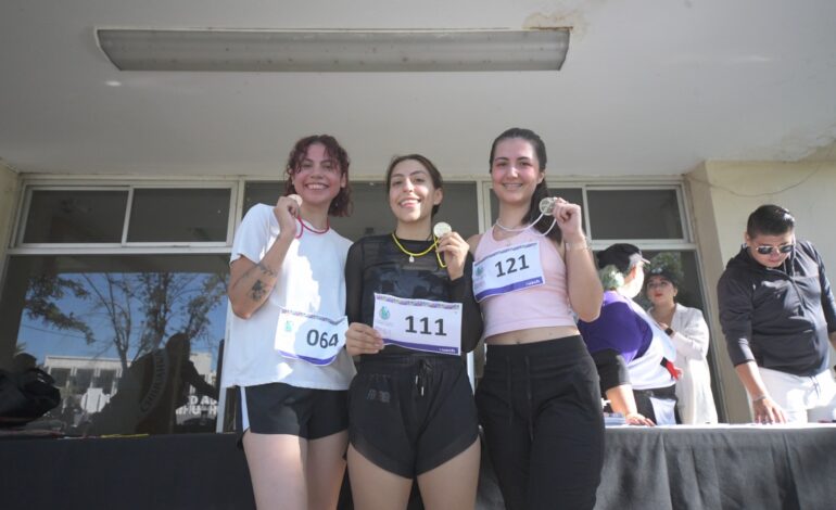  Celebra UACH su tradicional carrera de Novatos en la Facultad de Filosofía y Letras