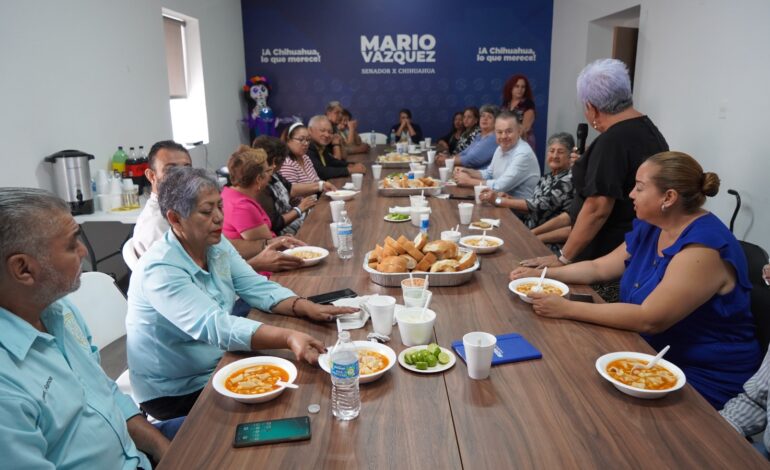  Reafirma Mario Vázquez cercanía con familias de distintas colonias de Chihuahua