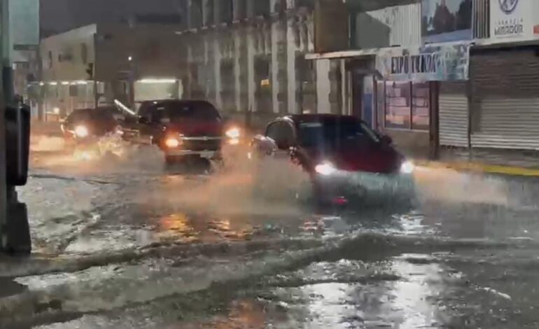  Se registra lluvia en distintos puntos de la capital; llaman a manejar con precaución